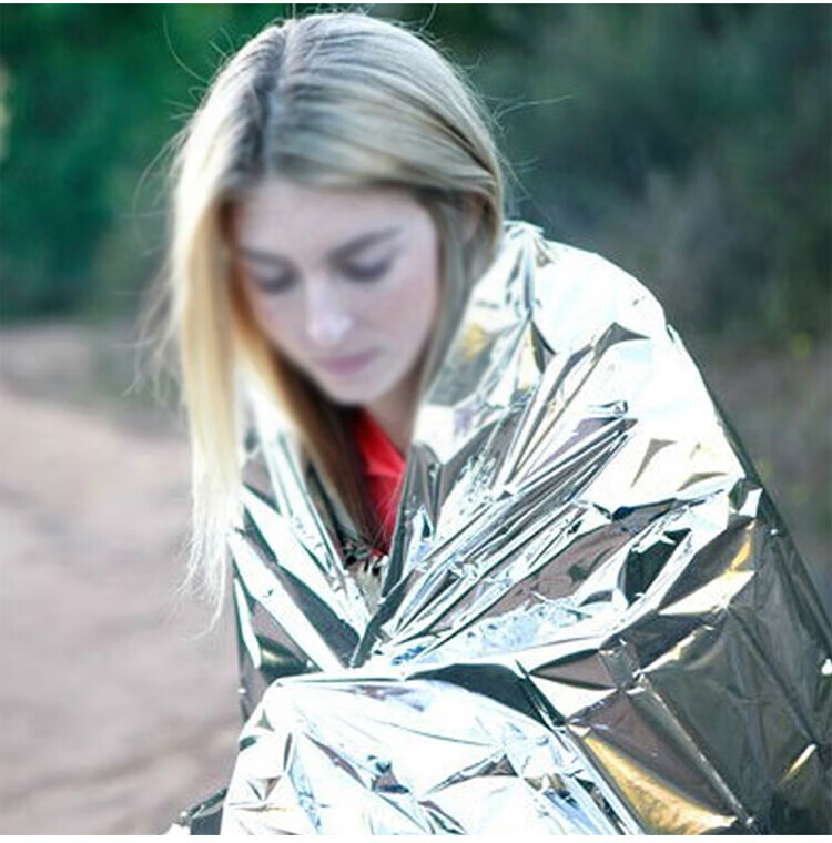 BWNK Emergency Blanket Insulation Blanket Outdoor Mountaineering Camping Survival Blanket Sunscreen Multi-Purpose Aluminum Foil Thermal Emergency Blanket 3-Pack 7