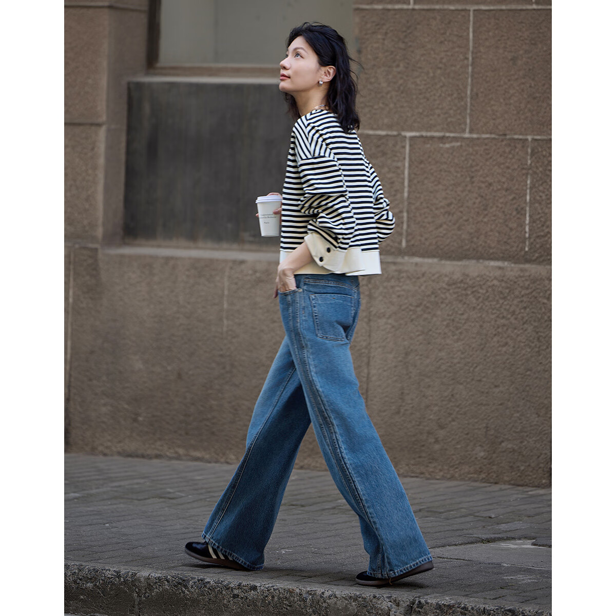 Dme Classic Black And White Color-Block Sweatshirt, Spring And Autumn Simple Design, Collar with Small V-Neck, Stylish Slit Desig