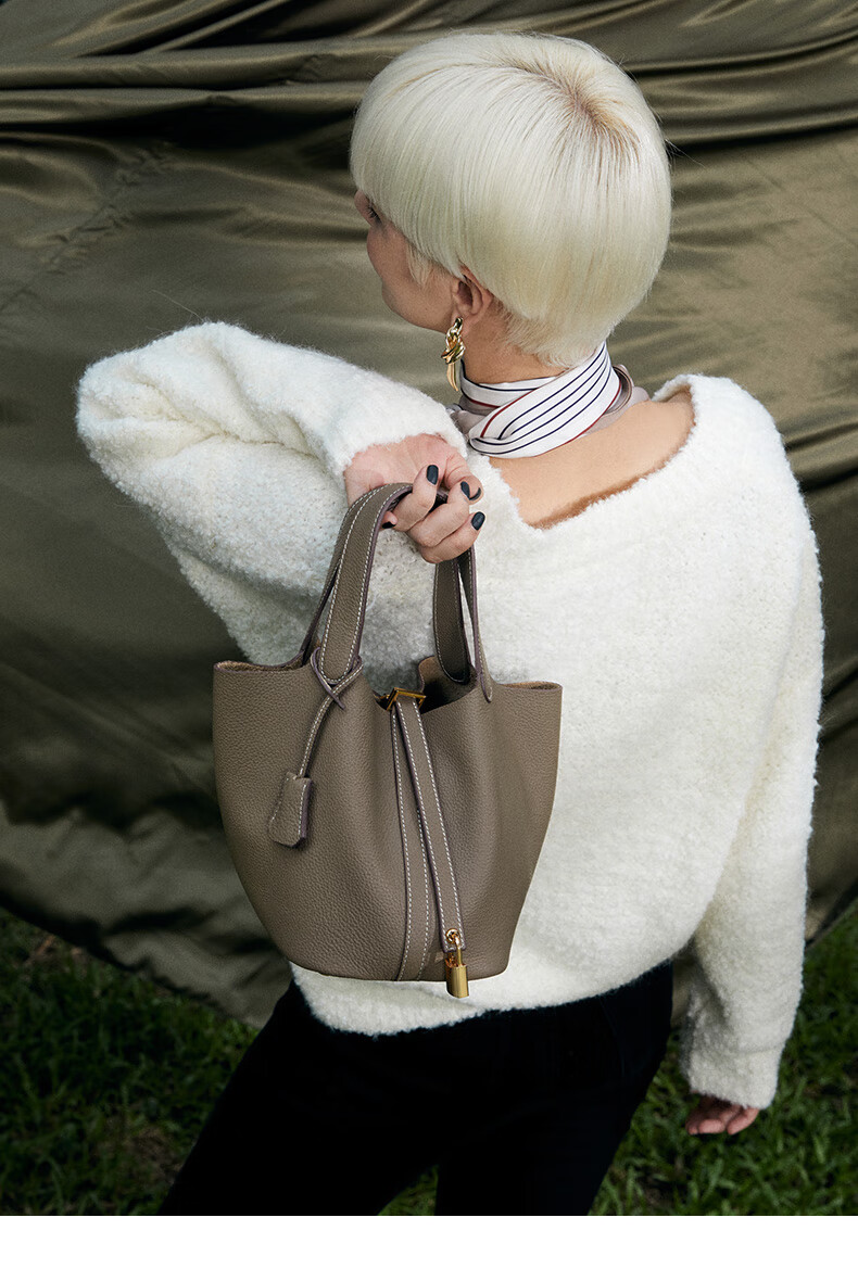 CASSILE Women's Handbag, Luxury Tote Bag with Large Capacity, Practical Water Bucket Bag, Perfect Gift for Wife on May 20th 4