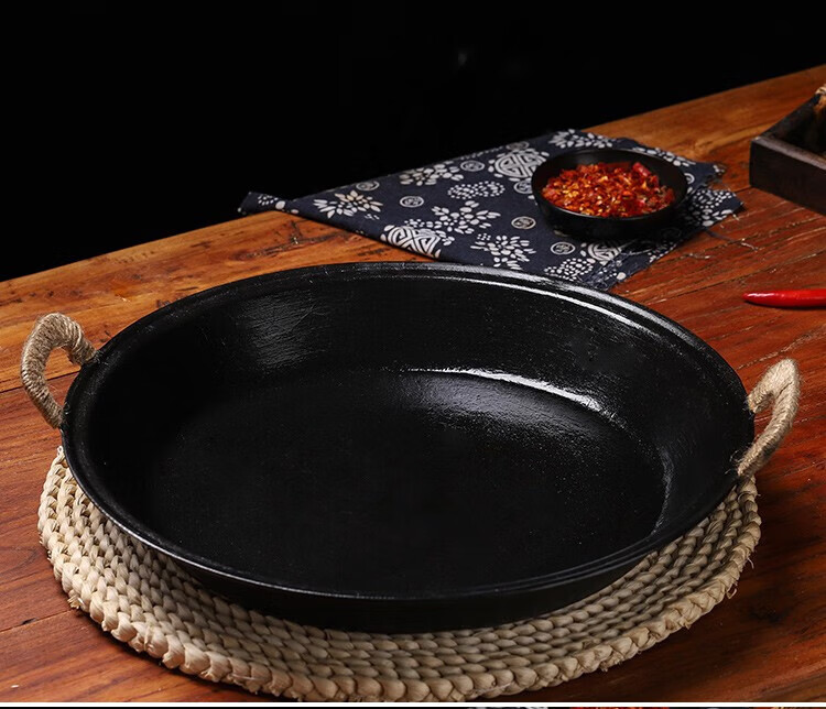 Xialaoda Cast Iron Skillet, Flat Bottom Wok, Grilling Pan, Traditional Handmade Iron Pan, Specialized for Steamed Buns And Water Frying, 36cm 11
