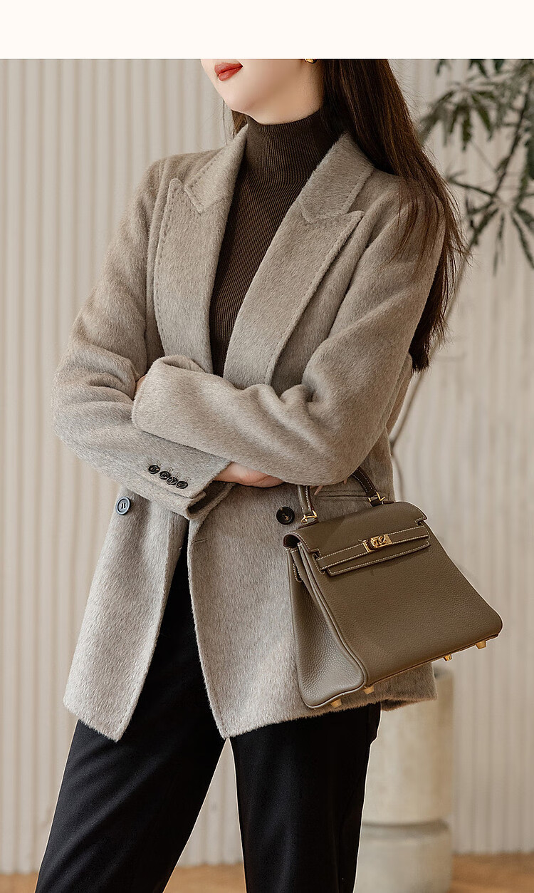 Dme [Elegant Aesthetics] Winter New Slim Fit Long Sleeve Double-Breasted Shearling Wool Short Coat for Women 7