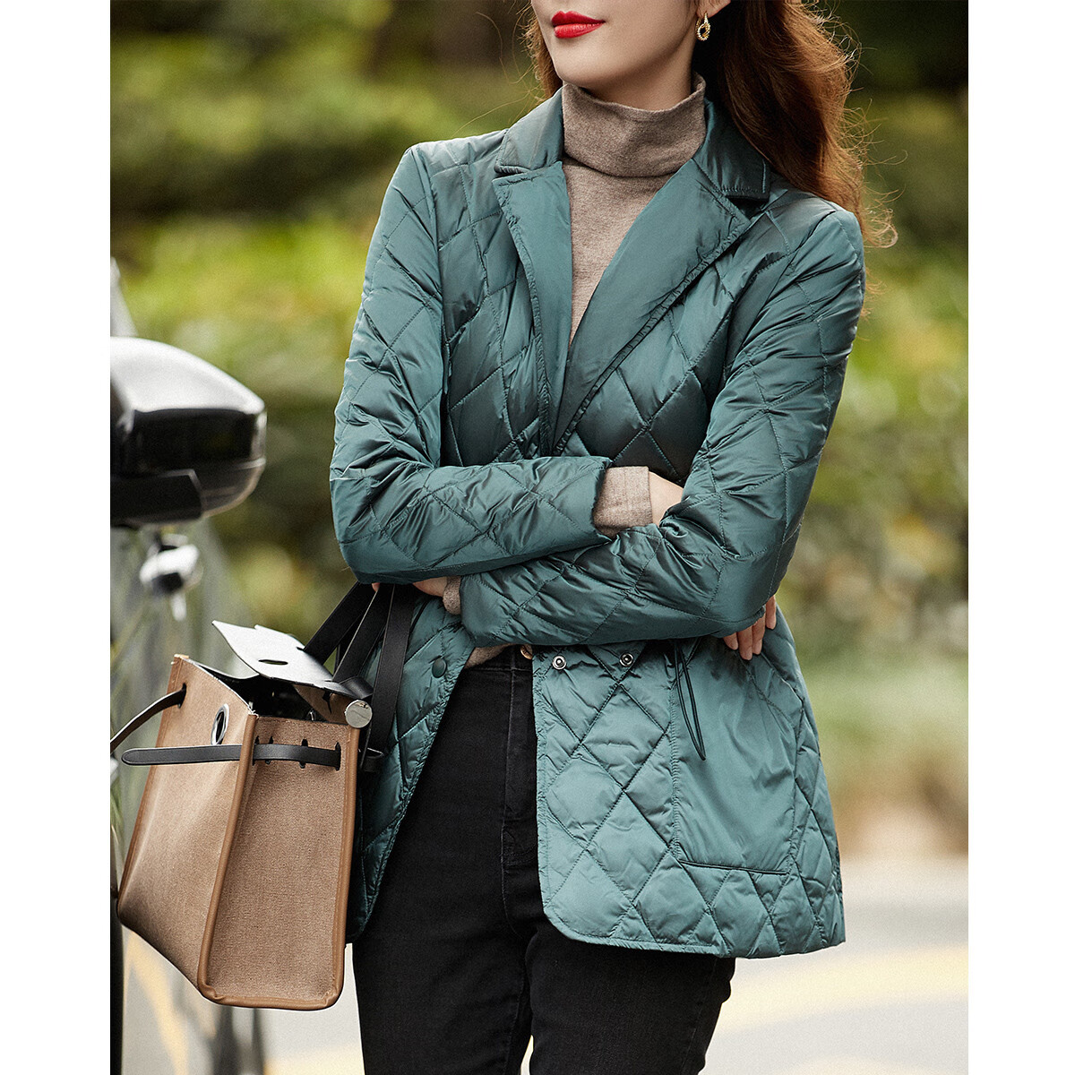 Dme [Diamond Pattern Short down Jacket] Winter Commute Lapel Drawstring Waist-Cinching Diamond Pattern Suit-Style down Jacket for Women, Short Style