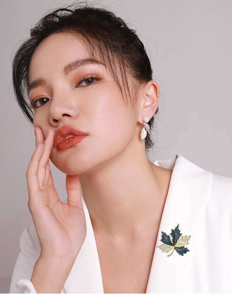 Qlady Maple Leaf Brooch, High-End Women's Brand, Light Luxury Suit, Anti-Exposure Pin, Scarf Buckle, Mid-Autumn Festival And Birthday Gift 1