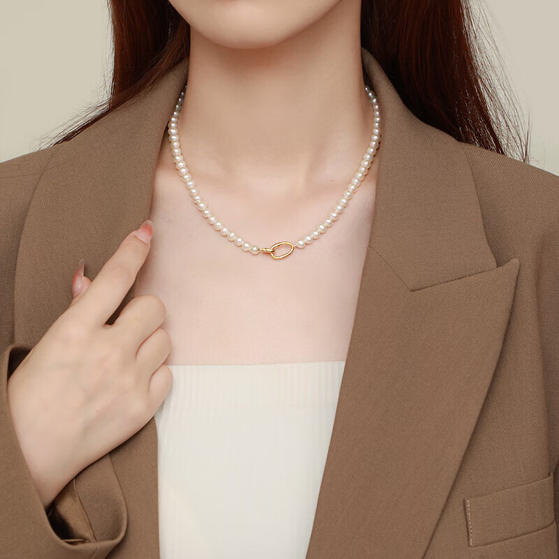 CHOW TAI SENG Freshwater Pearl Necklace for Women with S925 Silver Clasp, Interlocking Chain, Gift for Girlfriend New Year