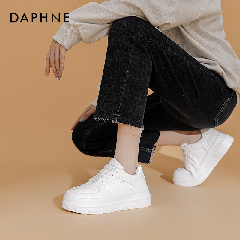 DAPHNE...