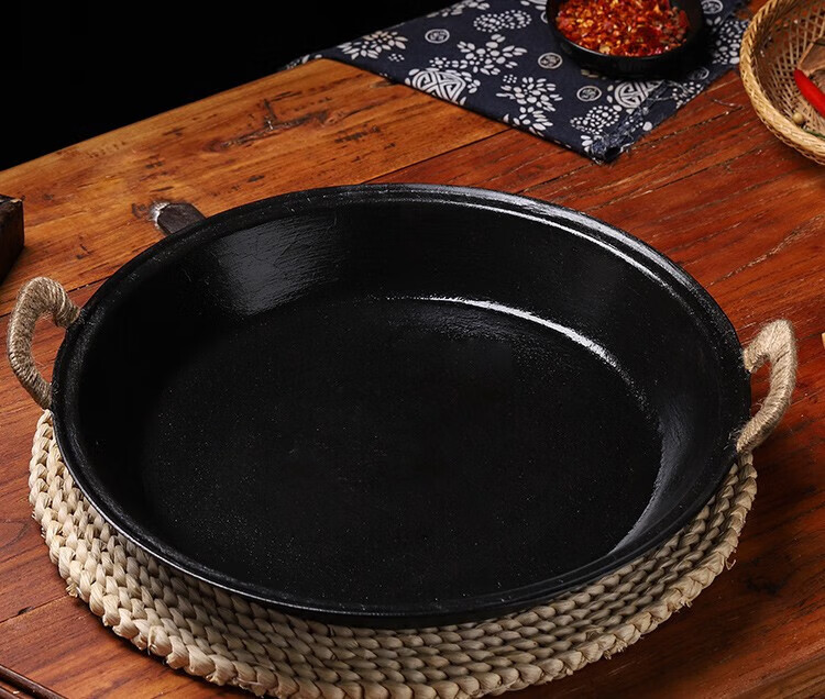 Xialaoda Cast Iron Skillet, Flat Bottom Wok, Grilling Pan, Traditional Handmade Iron Pan, Specialized for Steamed Buns And Water Frying, 36cm 12