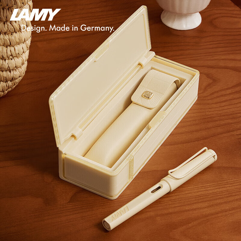 LAMY F...