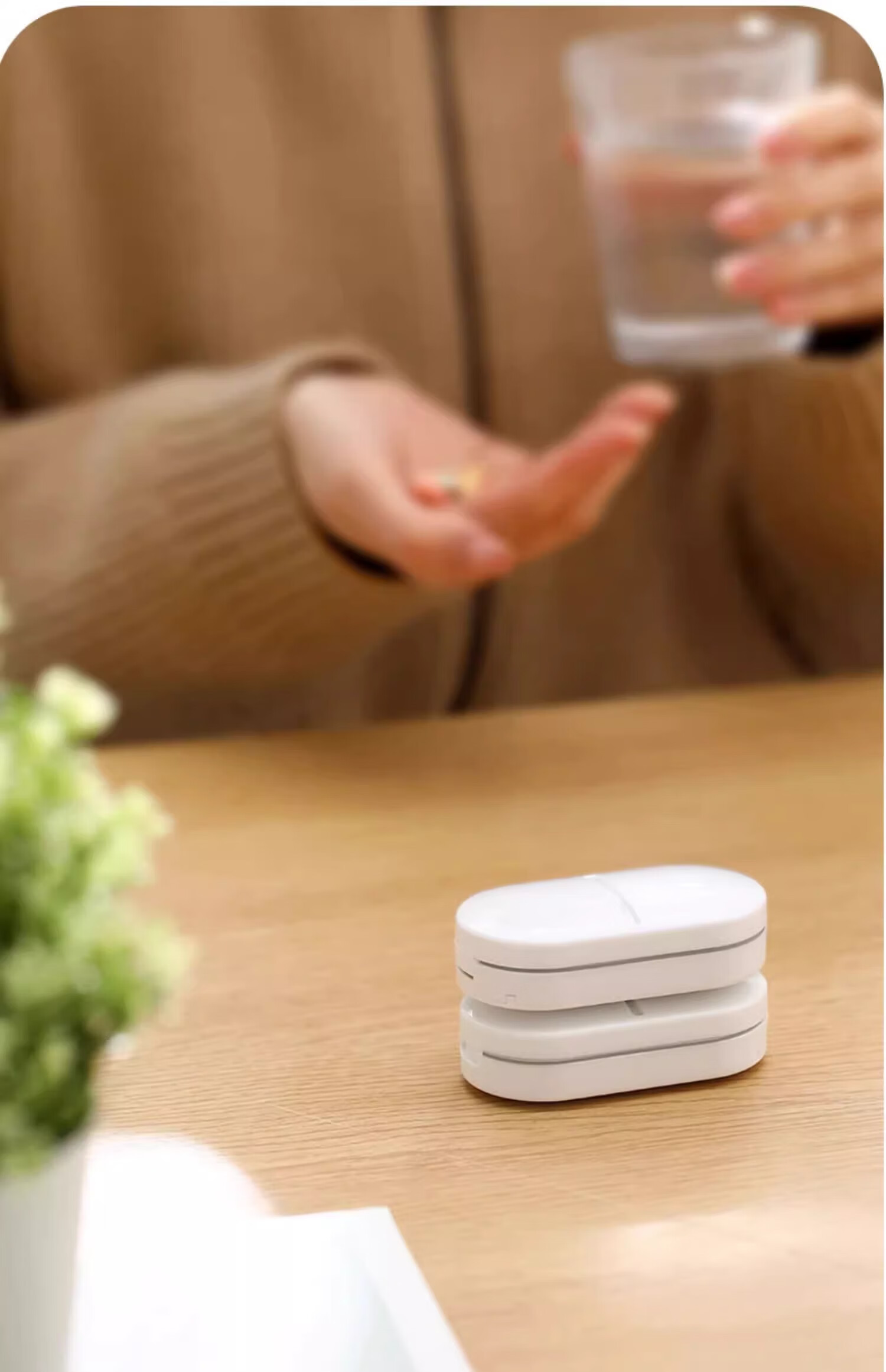 BaiCaoYuan Pill Cutter and Divider, Portable Medicine Tablet Splitter with Four Compartments 24