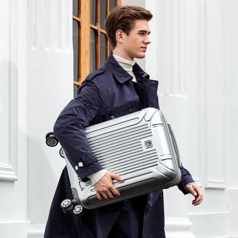 Чемодан Diplomat 20-дюймовый, серебристый, с кодовым замком TSA, ABS+PC, 4 колеса, размер S