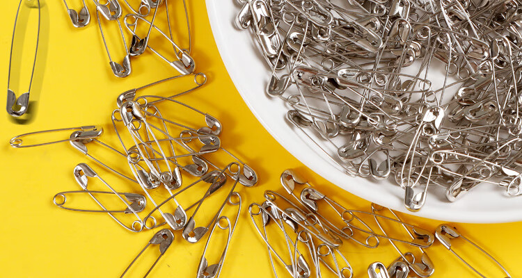 DiLe Premium Series, 26mm Silver Large Safety Pins, 300 Pieces/box, Children's Safety Bed Sheet And Duvet Cover Simple Pin Fasteners, Clothing Clips, Small Curved Pins, Paperclips, 2230 14