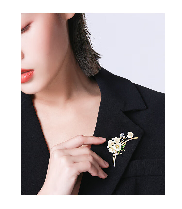 Qlady High-End Luxury Brand Brooch for Women, Anti-Exposure Pin, Suit Accessory, Mid-Autumn Festival Gift 2