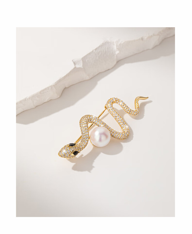 Qlady Elegant Snake Brooch, High-End Women's Brand Corsage, Niche Design Anti-Exposure Pin, Suit Accessory, Birthday Gift 1
