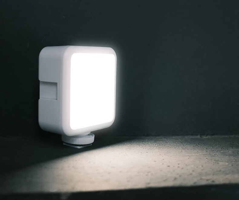 Ulanzi VL49 (White) Live Streaming Fill Light Photography LED Portable Soft Light Hot Shoe Beauty Portrait Vlog Handheld Lighting Lamp 13