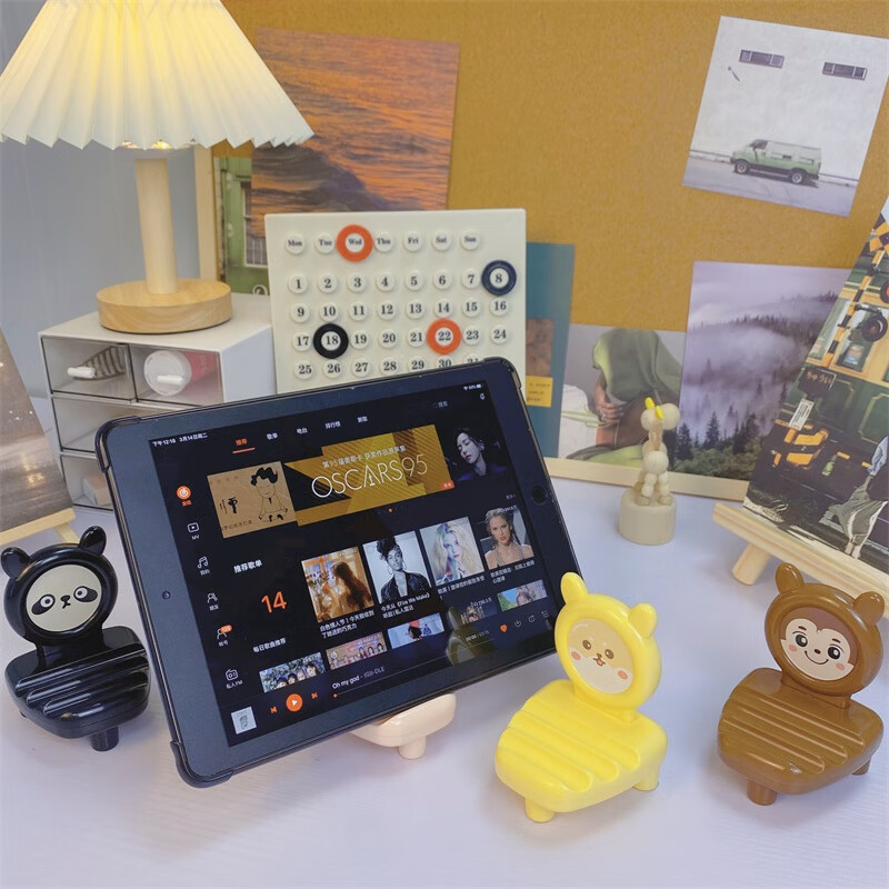 Youjia Liangpin Small Chair Phone and Tablet Stand Desktop Ornament Cartoon Puppy Little Brother Popular Gift for Friends 2