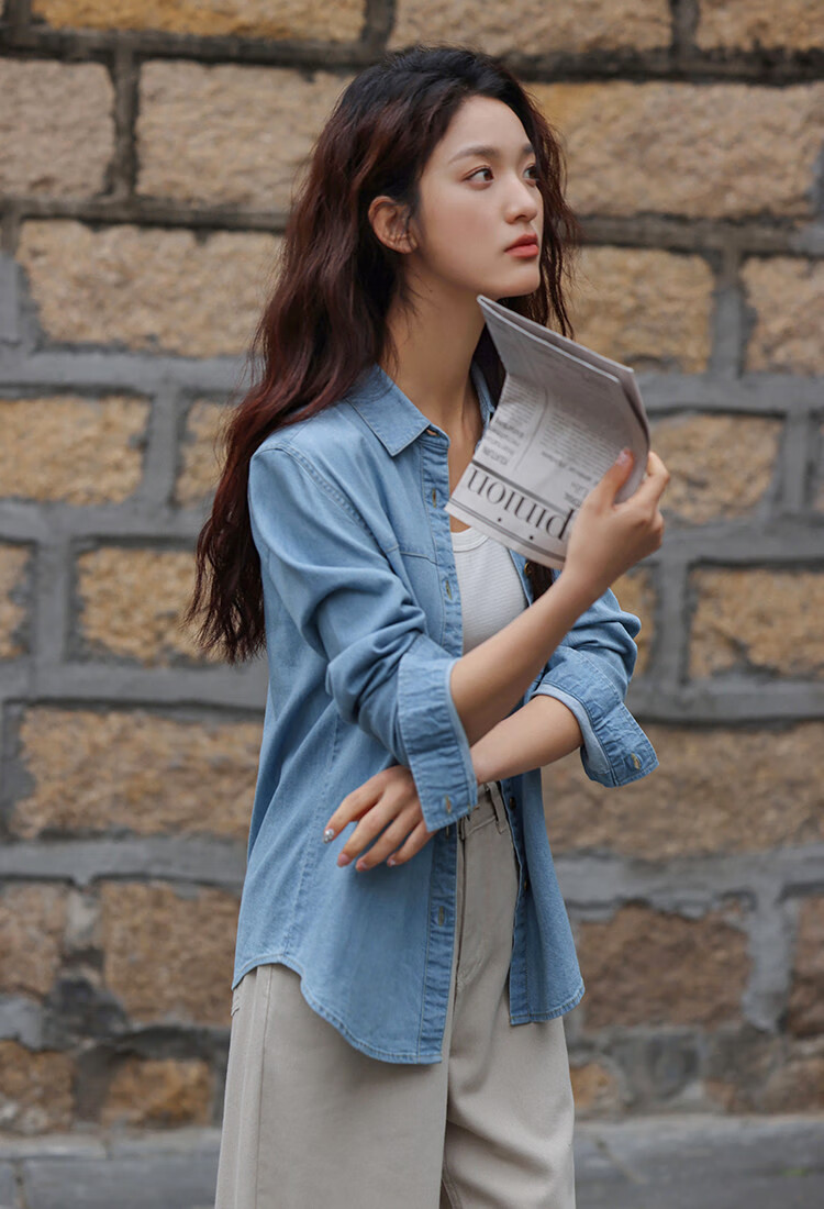 Dme Distinctive Single-Pocket Denim Shirt for Women, Medium Denim Blue, Size L 6