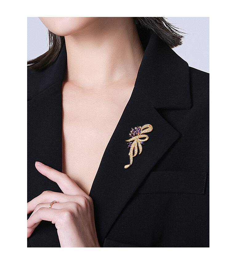 Qlady Floral Brooch, High-End Women's Light Luxury Suit Anti-Exposure Pin, Scarf Buckle Accessory, Mid-Autumn Festival Birthday Gift 2