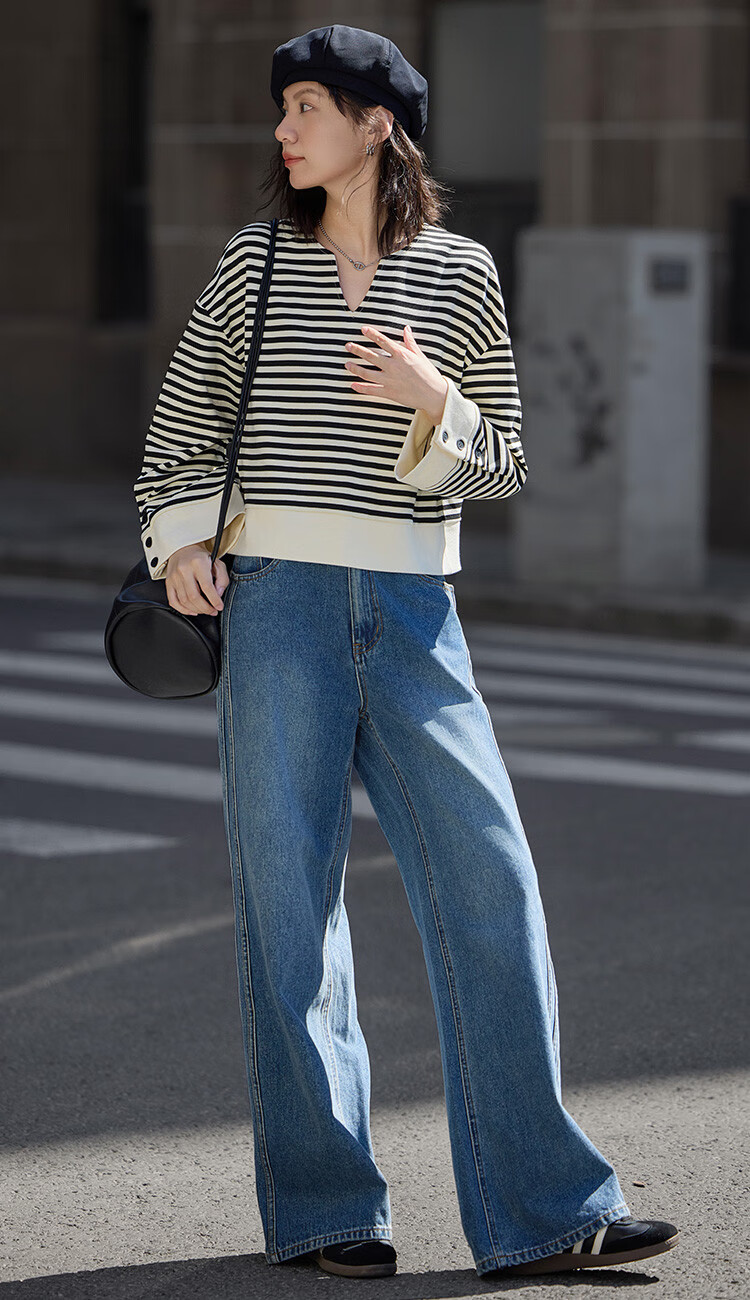 Dme Classic Black And White Color-Block Sweatshirt, Spring And Autumn Simple Design, Collar with Small V-Neck, Stylish Slit Desig 3