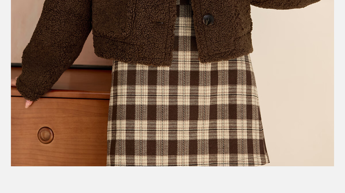 PinCai Women's Short Coat Lamb Wool Thickened Small Fragrance Style Petite High-End Short Jacket P144F6002 2