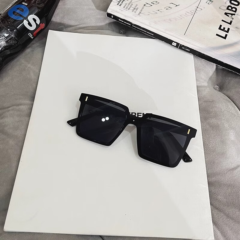 LESCA LUNETIER Simple Square Sunglasses, Trendy Men's Style, High-Definition Driving UV Protection Sunglasses for Women, Glossy Black 10