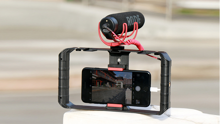 Ulanzi Lino Metal Rabbit Cage with Fill Light, Dual-Light Kit, Handheld Camera Rabbit Cage for Apple Phones, Horizontal And Vertical Shooting, Photography, Vlogging, And Live Streaming 8