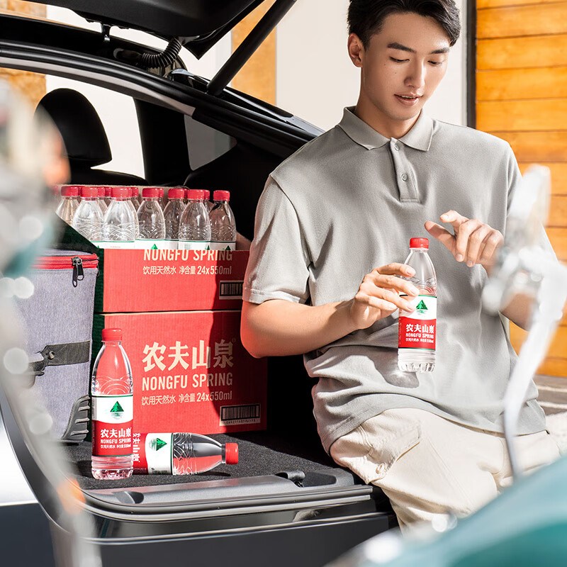 农夫山泉 饮用水 饮用天然水550ml*24瓶 整箱装 塑膜 随机发货