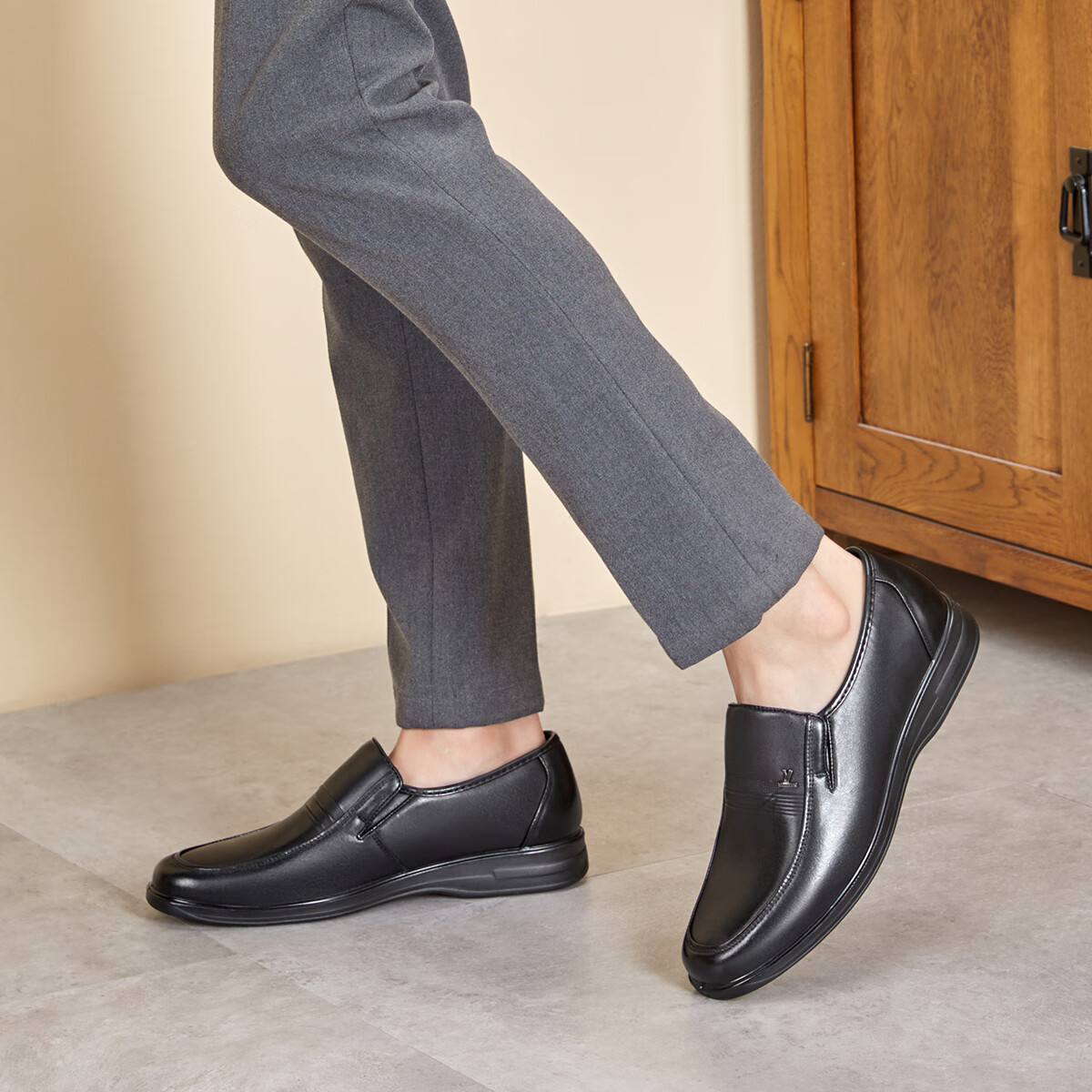 Yierkang Men's Slip-On Comfortable Business Casual Dad Loafers Leather Shoes Single Shoes for Men, 97973W, Black, Size 39 17
