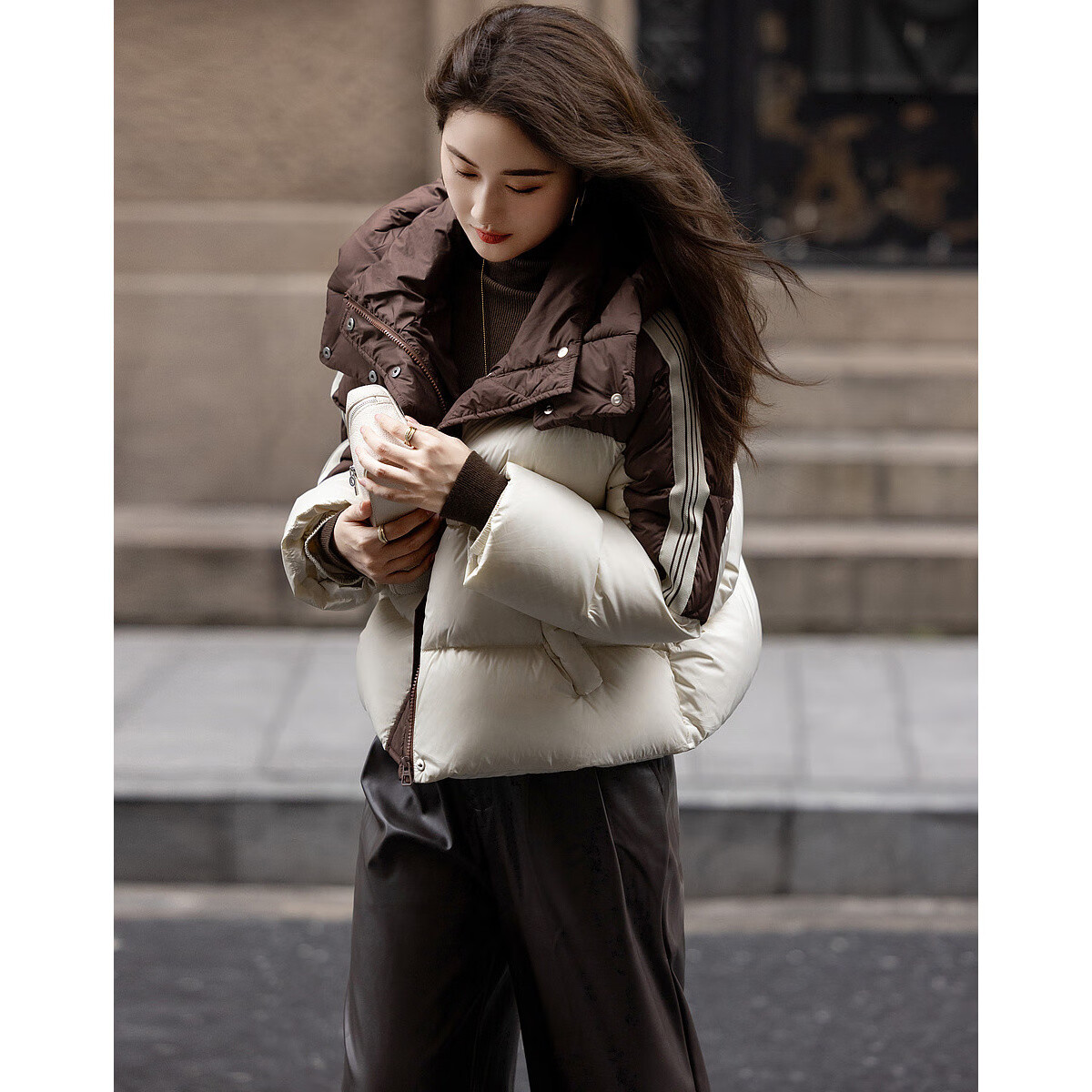 Dme [Xueyu Manyou] Winter Warmth, 90% Duck Down, Hooded, Striped Webbing, Patchwork Short down Jacket, Women's Coat