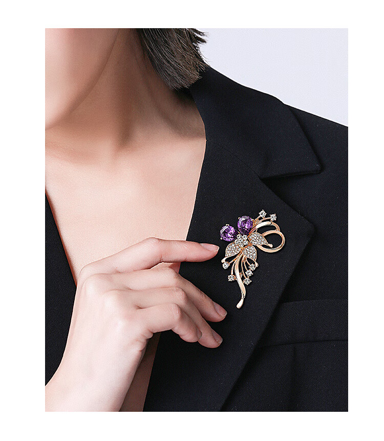 Qlady Elegant Floral Brooch, High-End Women's Anti-Exposure Pin, Clothing Accessory, Mid-Autumn Festival And Birthday Gift 2