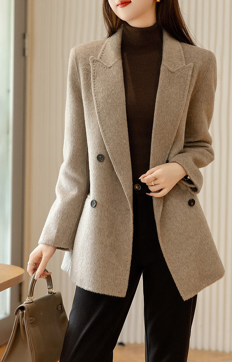 Dme [Elegant Aesthetics] Winter New Slim Fit Long Sleeve Double-Breasted Shearling Wool Short Coat for Women 5