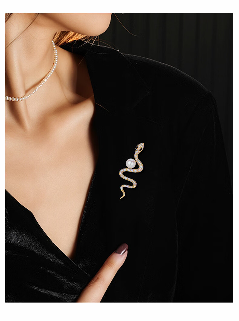 Qlady Elegant Snake Brooch, High-End Women's Brand Corsage, Niche Design Anti-Exposure Pin, Suit Accessory, Birthday Gift 2