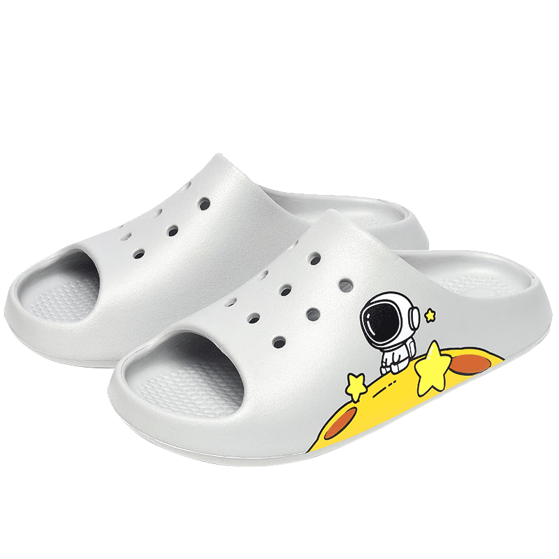 Huameijianbu Astronaut Unisex Slippers, Lightweight, Comfortable Bathroom Indoor And Outdoor Wear, Soft-Soled Sandals HM90781 Light Gray Size 42-43