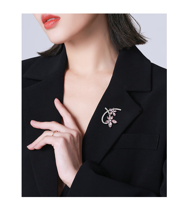 Qlady Floral Brooch High-End Women's Elegant Pin Fixed Clothes Scarf Knit Accessory Birthday Gift 2