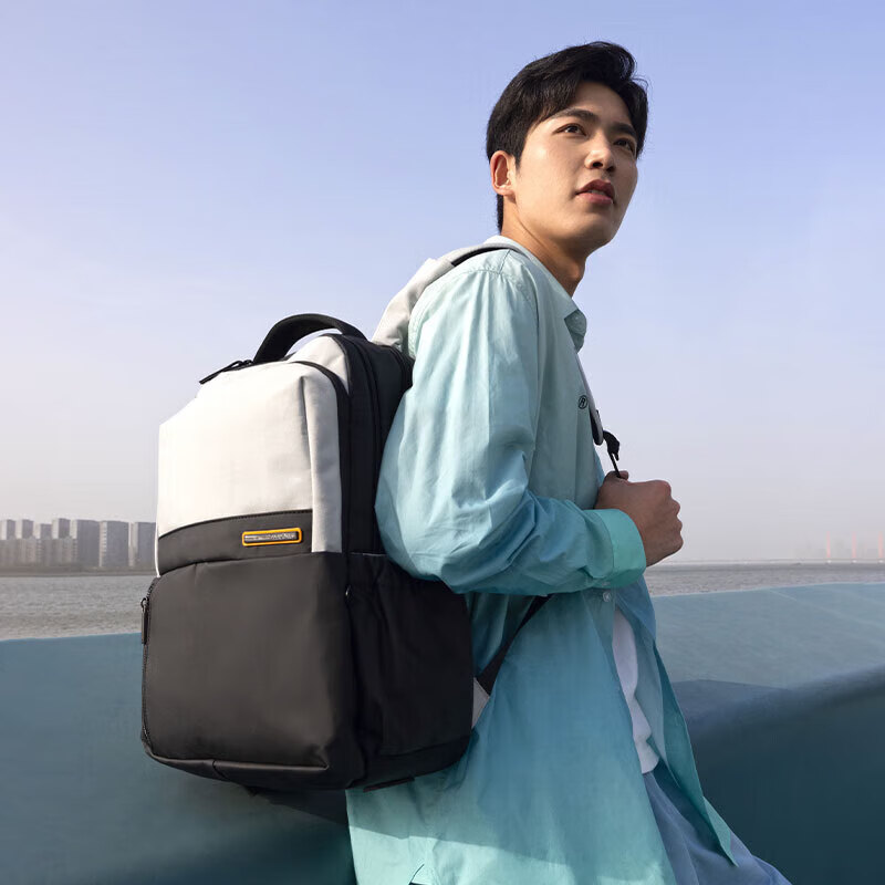 AMERICAN TOURISTER Laptop Bag, Commuter Backpack for Men, Travel Bag, Multifunctional 16-Inch Hu Xianxu Style Backpack NE2 Gray And White