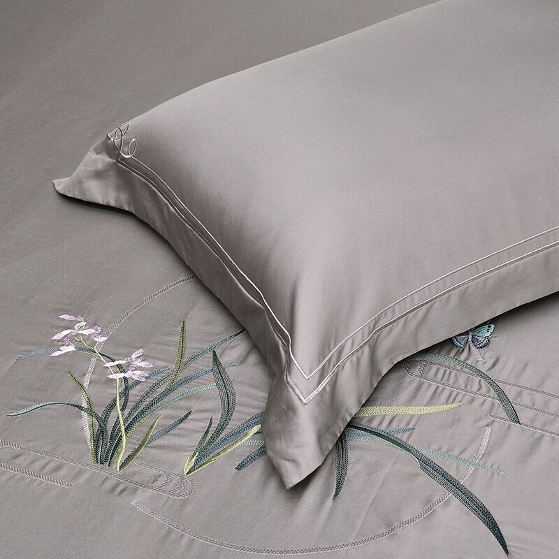FUANNA Cotton Bedding Set, 4 Pieces, 60S Long-Staple Cotton Bedsheet And Duvet Cover, Satin Embroidery Hotel Set for 1.8m Bed (230*229cm)