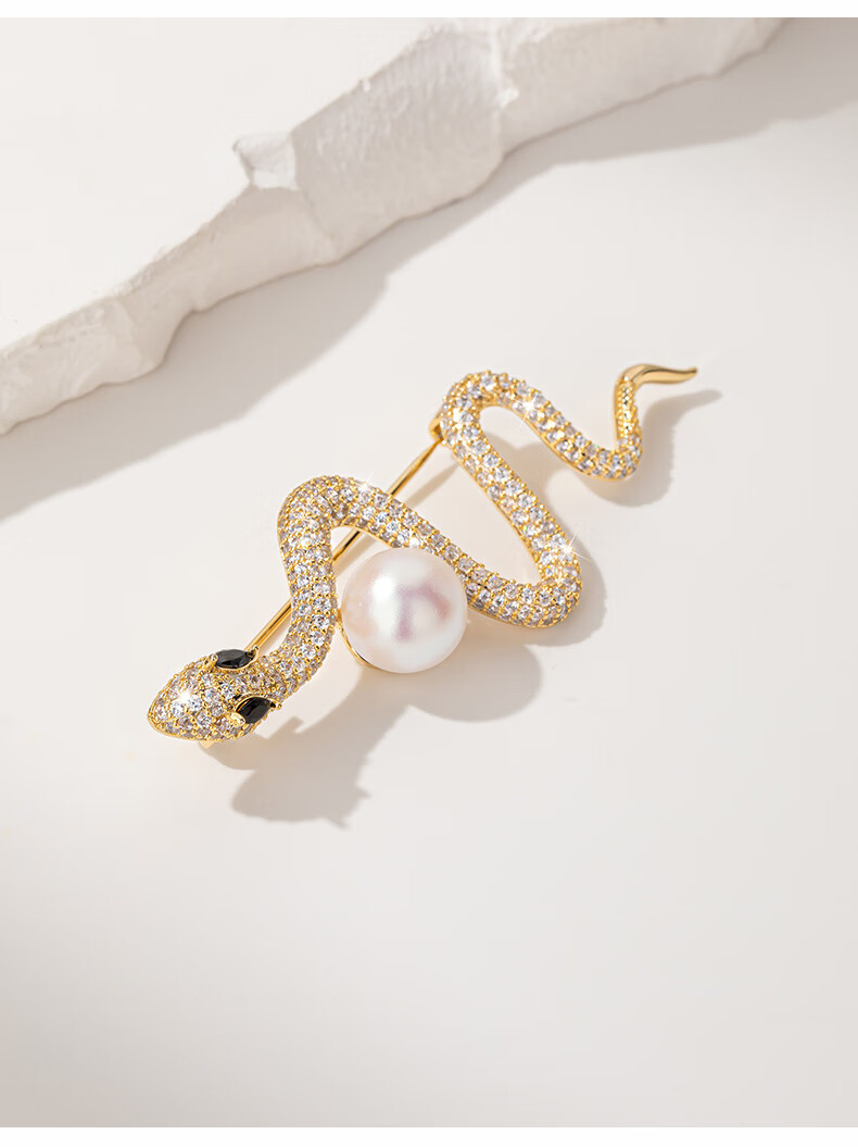 Qlady Elegant Snake Brooch, High-End Women's Brand Corsage, Niche Design Anti-Exposure Pin, Suit Accessory, Birthday Gift 4
