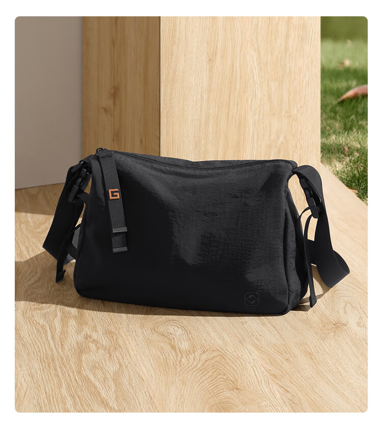 GOLF Shoulder Bag, Casual Crossbody Bag for Men And Women, Lightweight Water-Resistant Cycling Sports Bag with Phone And IPad Pockets 13