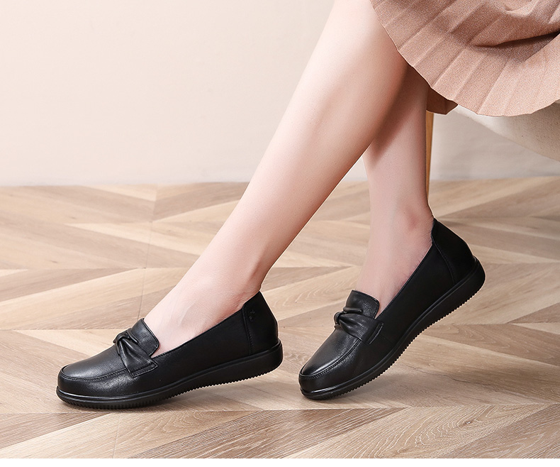 SPIDER KING Mom Shoes, Genuine Leather Soft-Soled Flats for Women, Comfortable Non-Slip Slip-On Loafers for Middle-Aged And Elderly, 22763 Black, Size 41 3