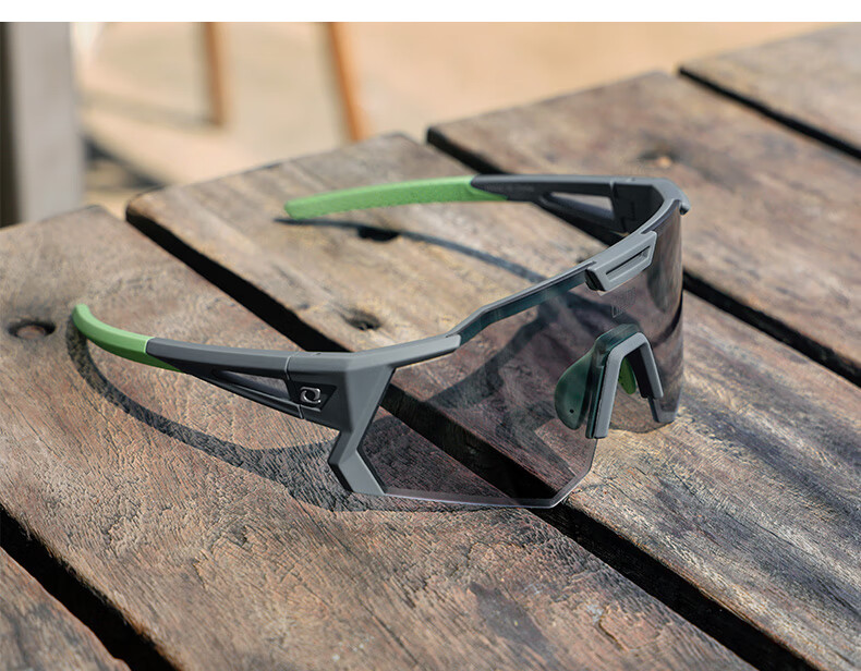 Lameda Anti-Fog Photochromic Cycling Glasses, Professional Bicycle Goggles, Windproof Road Bike Mountain Bike Protective Eyewear, Clove Purple 22