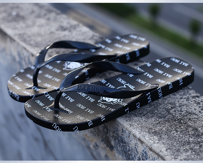 BAIHOU Men's Flip-Flops, All-Season Outdoor Cartoon Black And White Printed Beach Sandals, R-17 White, Size 42-43 7