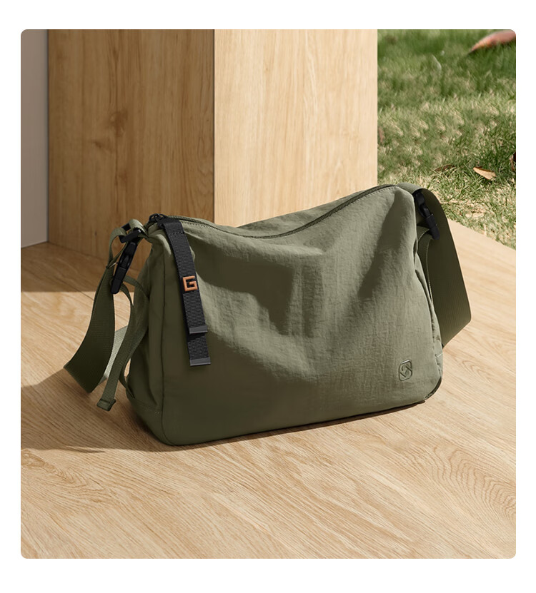 GOLF Shoulder Bag, Casual Crossbody Bag for Men And Women, Lightweight Water-Resistant Cycling Sports Bag with Phone And IPad Pockets 12