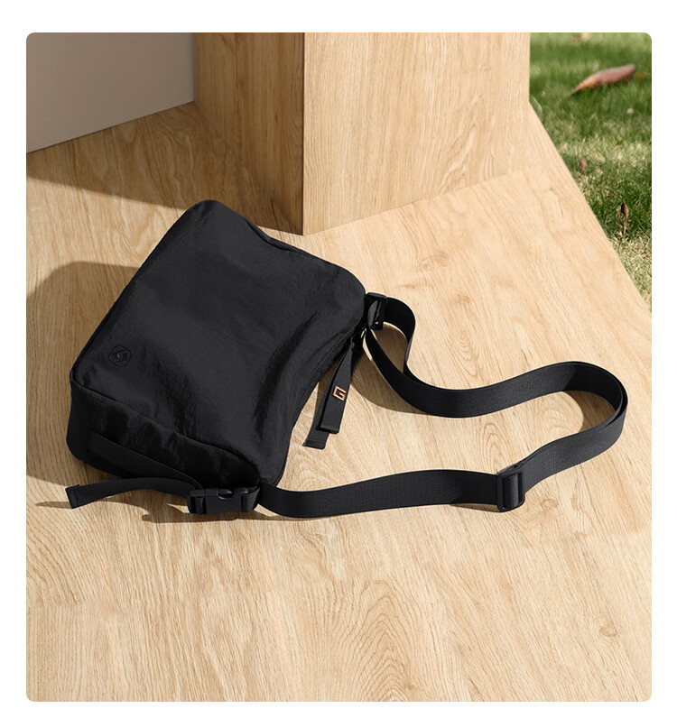 GOLF Shoulder Bag, Casual Crossbody Bag for Men And Women, Lightweight Water-Resistant Cycling Sports Bag with Phone And IPad Pockets 14