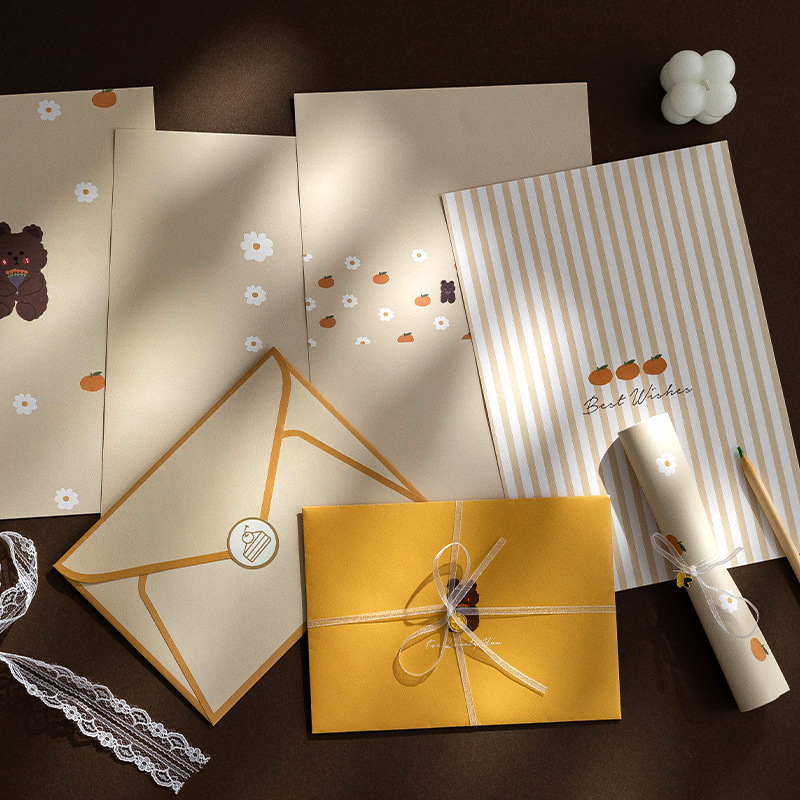 Shiluode Letter Paper And Envelopes for Students And Teachers, B5 Size, Children's Home Letters, Confession Letters, Small Clear Ribbon Pendant, Beautiful Set, 4 Sheets of Letter Paper, 2 Envelopes