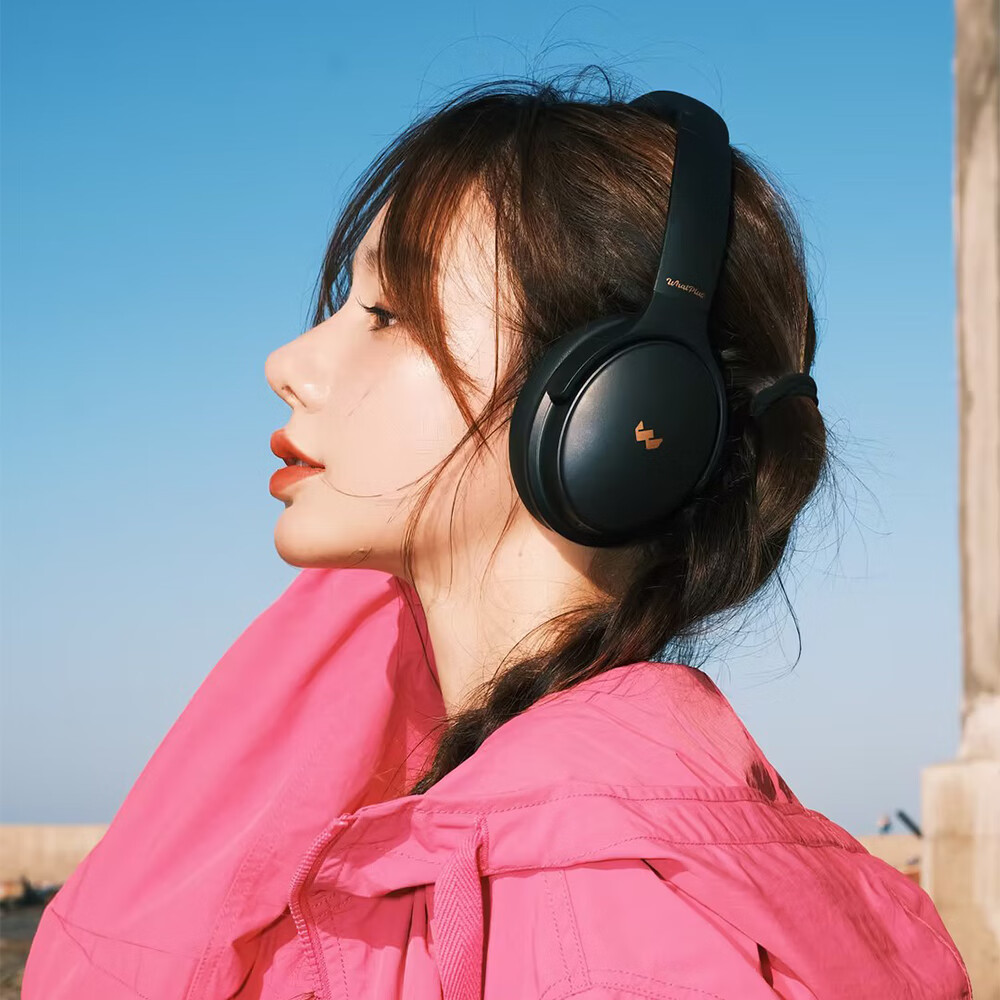 WHATPLUS W1 Active Noise Cancelling Headphones, Over-Ear Bluetooth Wireless Sports Earphones, HIFI High-Definition Stereo Outdoor Headphones, Soundproof, Compatible with Apple Huawei Computers PC, Black And Gold Color