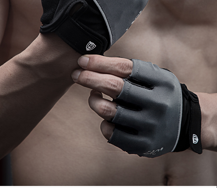 LAC Lightweight Sports Gloves for Men And Women, Fitness Training Gloves, Non-Slip Protective Half-Finger Breathable Gloves, Silver Gray, Size S 13