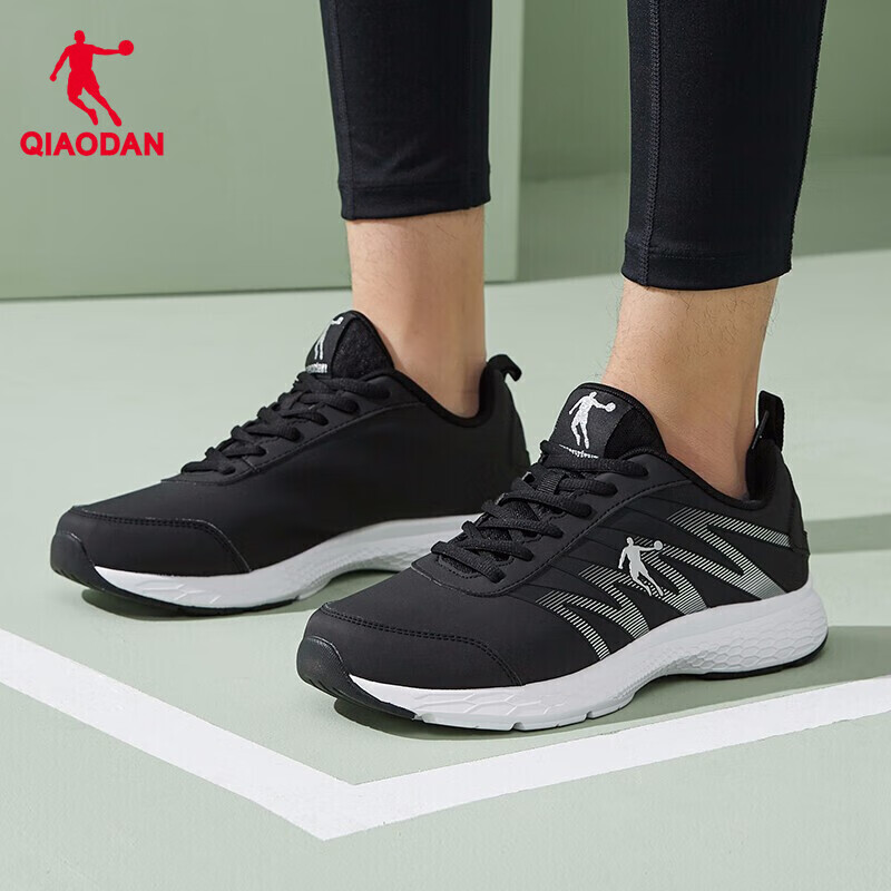 QIAODAN Men's Sports Shoes, Autumn And Winter Leather Upper, Warm Running Shoes, Shock-Absorbing Casual Soft-Soled Running Shoes for Me