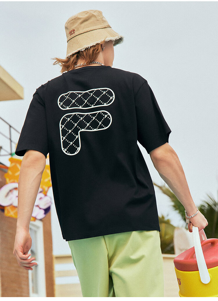 FILA FUSION Unisex Knitted Short-Sleeve T-Shirt, Fashion Sports Tee for Couples, Summer 2025 Collectio 1