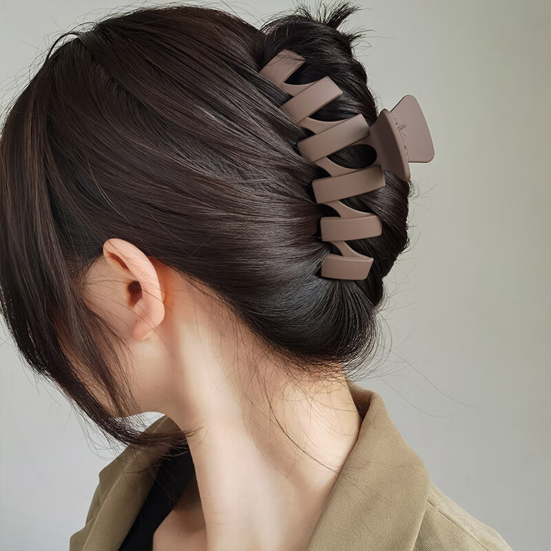 CHIMERA Versatile Hair Clip for Women's Back of Head, Large Shark Clip for Bun Hairstyle, Matte Wavy Claw Clip