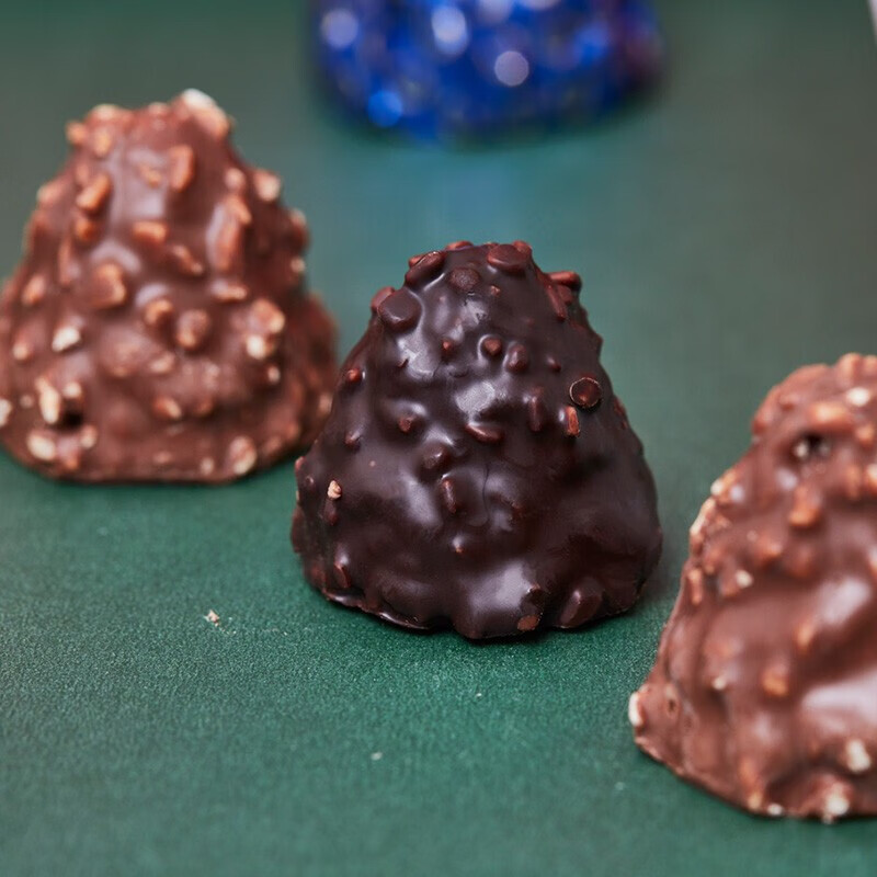 歌帝梵（Godiva）【臻心巧制】臻粹果仁巧克力高端礼盒20颗200g  休闲零食节日礼物