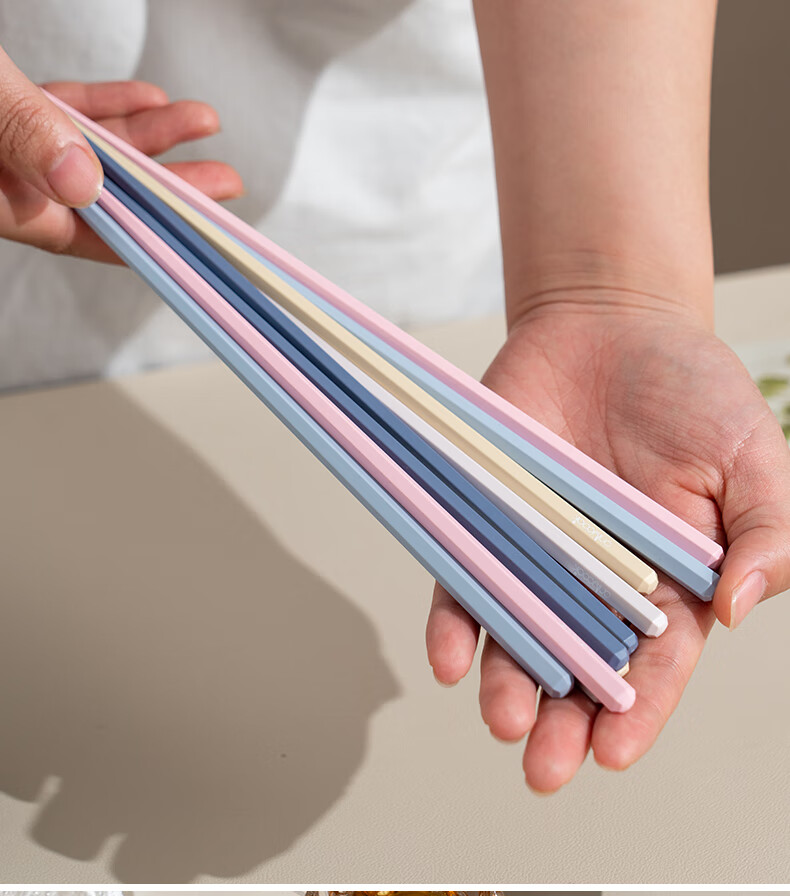 Onlycook Non-Slip Alloy Chopsticks, Antibacterial Anti-Mold Heat-Resistant Divided Chopsticks, One Pair Per Person for Home Use, Five Pairs Set 11