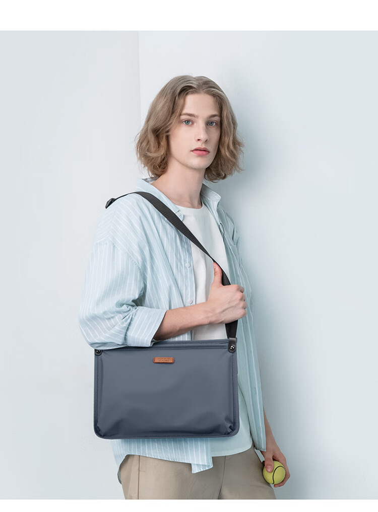 GOLF Shoulder Bag for Men, Large Capacity Crossbody Bag, Business Casual Water-Resistant Lightweight Phone Bag, Trendy IPad Messenger Bag, Fashionable Men's Satchel 5I797463J Black 16